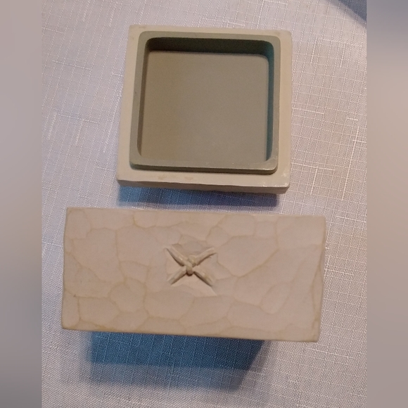 Willow Tree Friendship 2003 Trinket Box - Picture 2 of 7